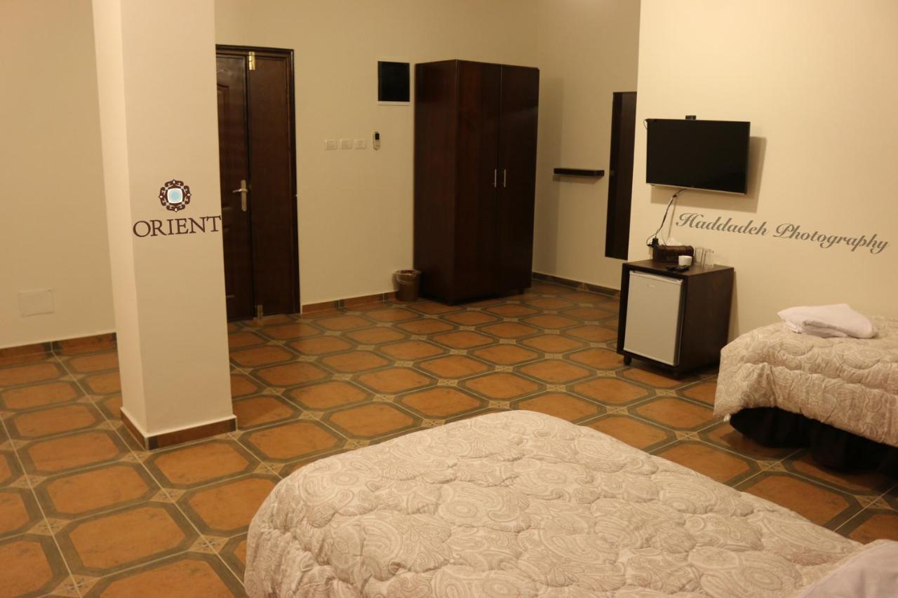 Orient Hotel Наблус Екстериор снимка