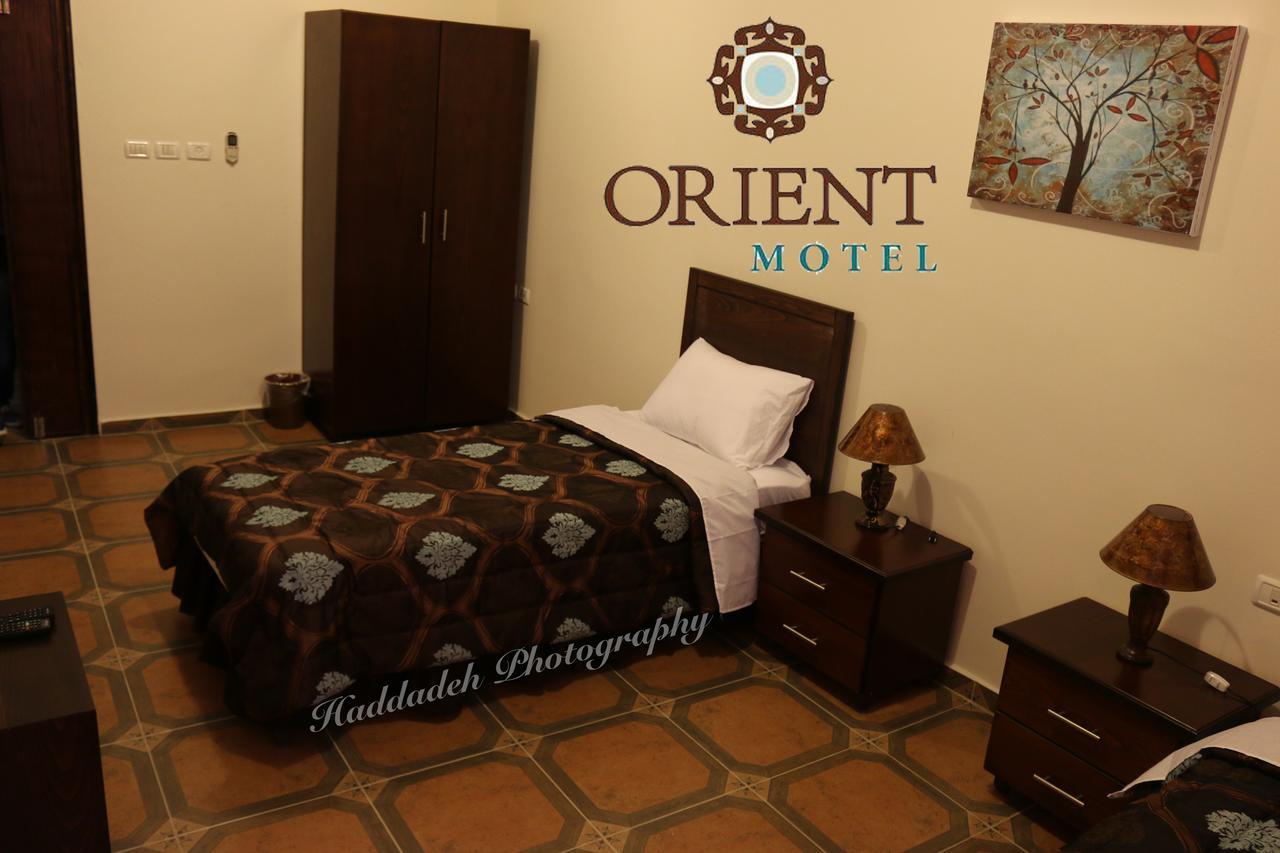 Orient Hotel Наблус Екстериор снимка